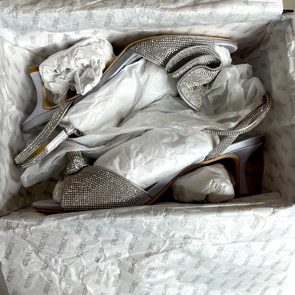 Badgley Mischka Silver Sparkle Heel with bow shoes - Picture 9 of 10